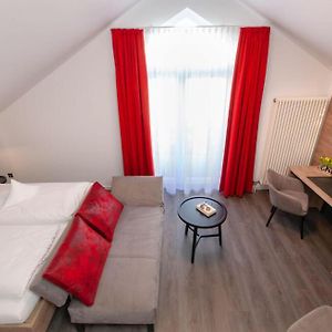 Zimmer mit Kingsize-Bett